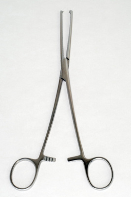 Зажим кровоостанавливающий, зубчатый, прямой №3, 200 мм